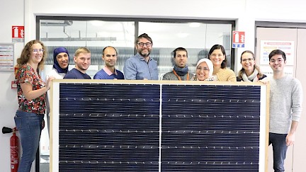 Reaching very low carbon photovoltaic panels